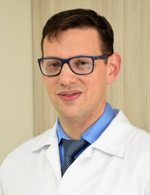 Marcus V Branco O Dr. Sebastião Conrado Neto, otorrinolaringologista